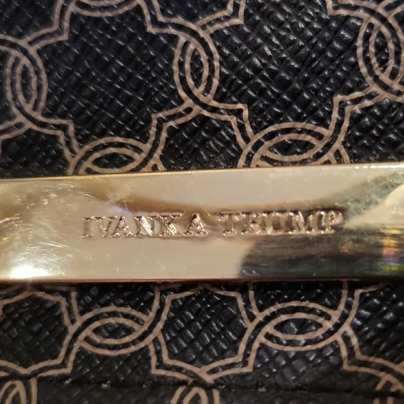 Purse - Picture 2 of 3